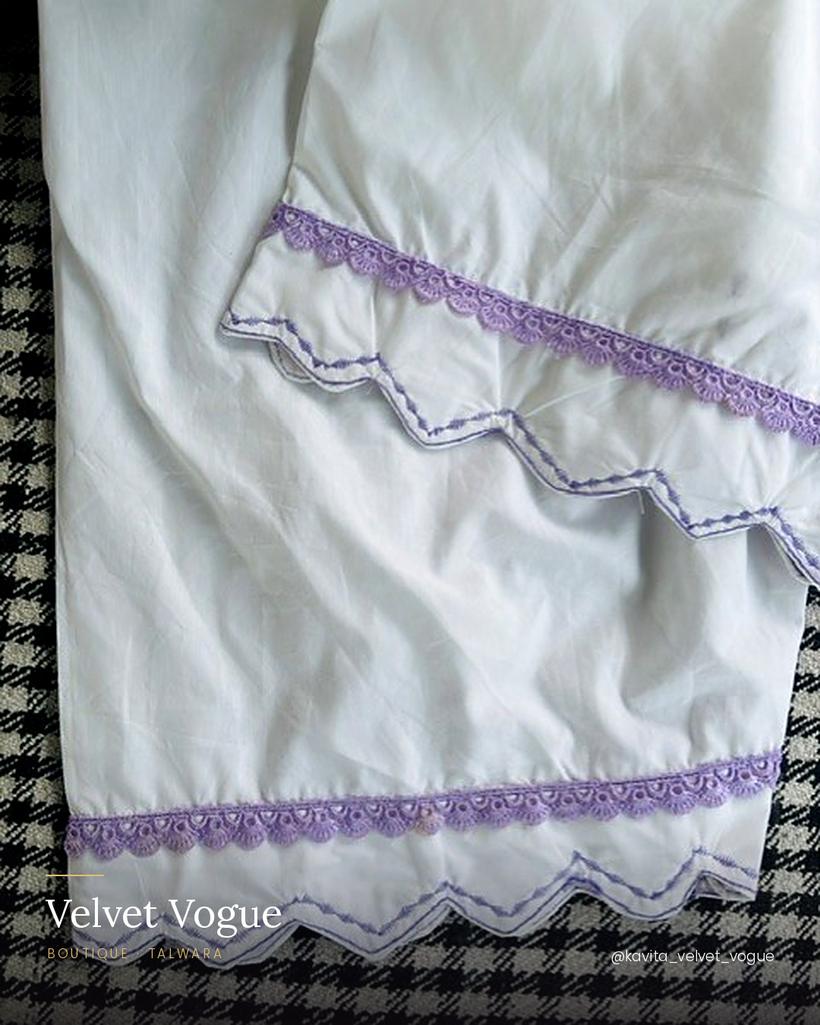 White and lilac: a scallop, a zigzag and one fine lace.